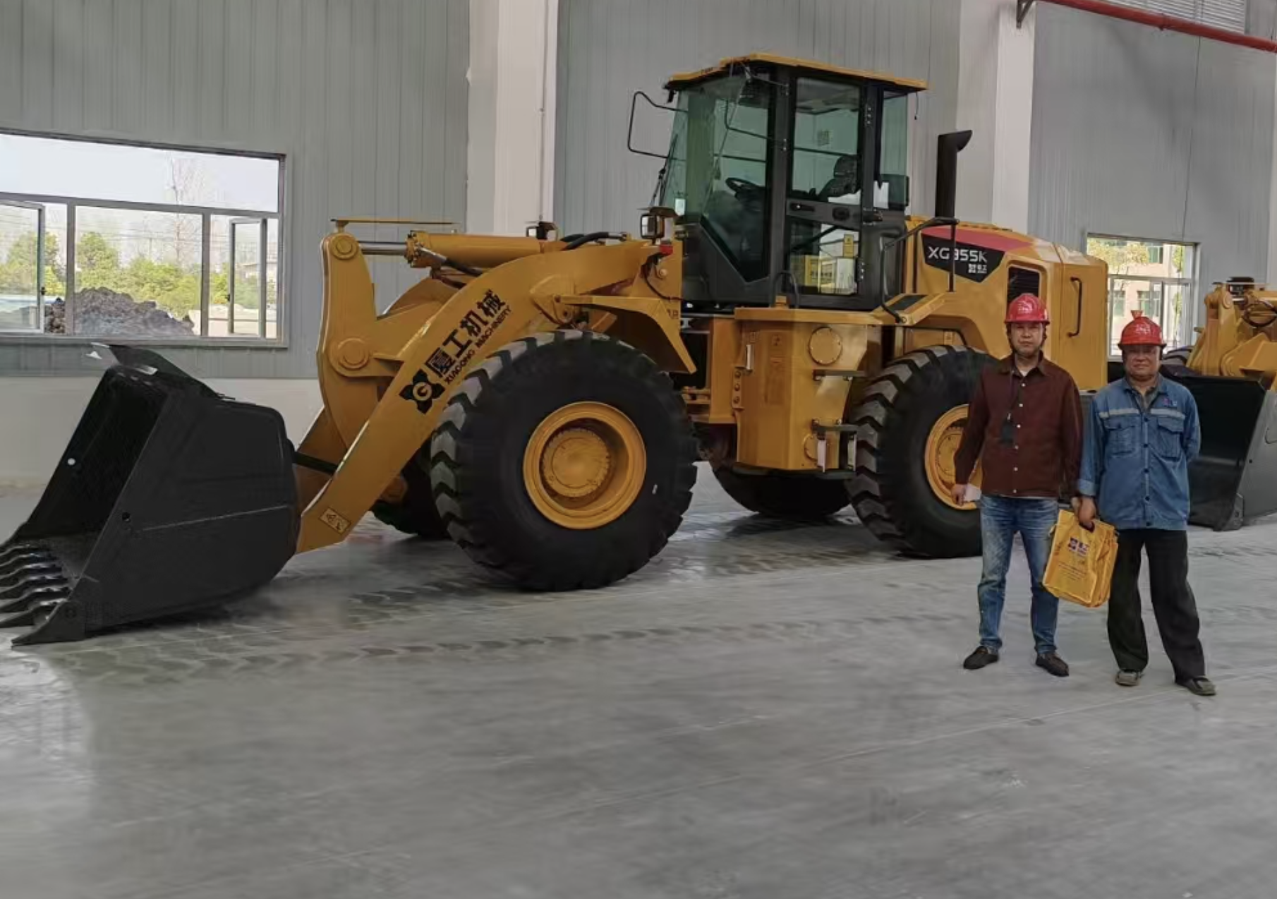 新車(chē)培訓(xùn)交接完畢，合影留念